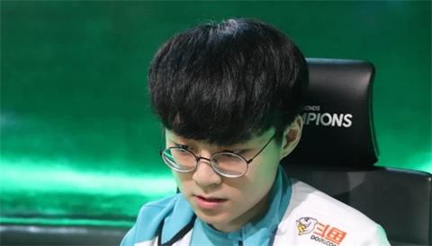 lol峡谷之巅绝活哥太恐怖 DWG中单100延迟打韩服